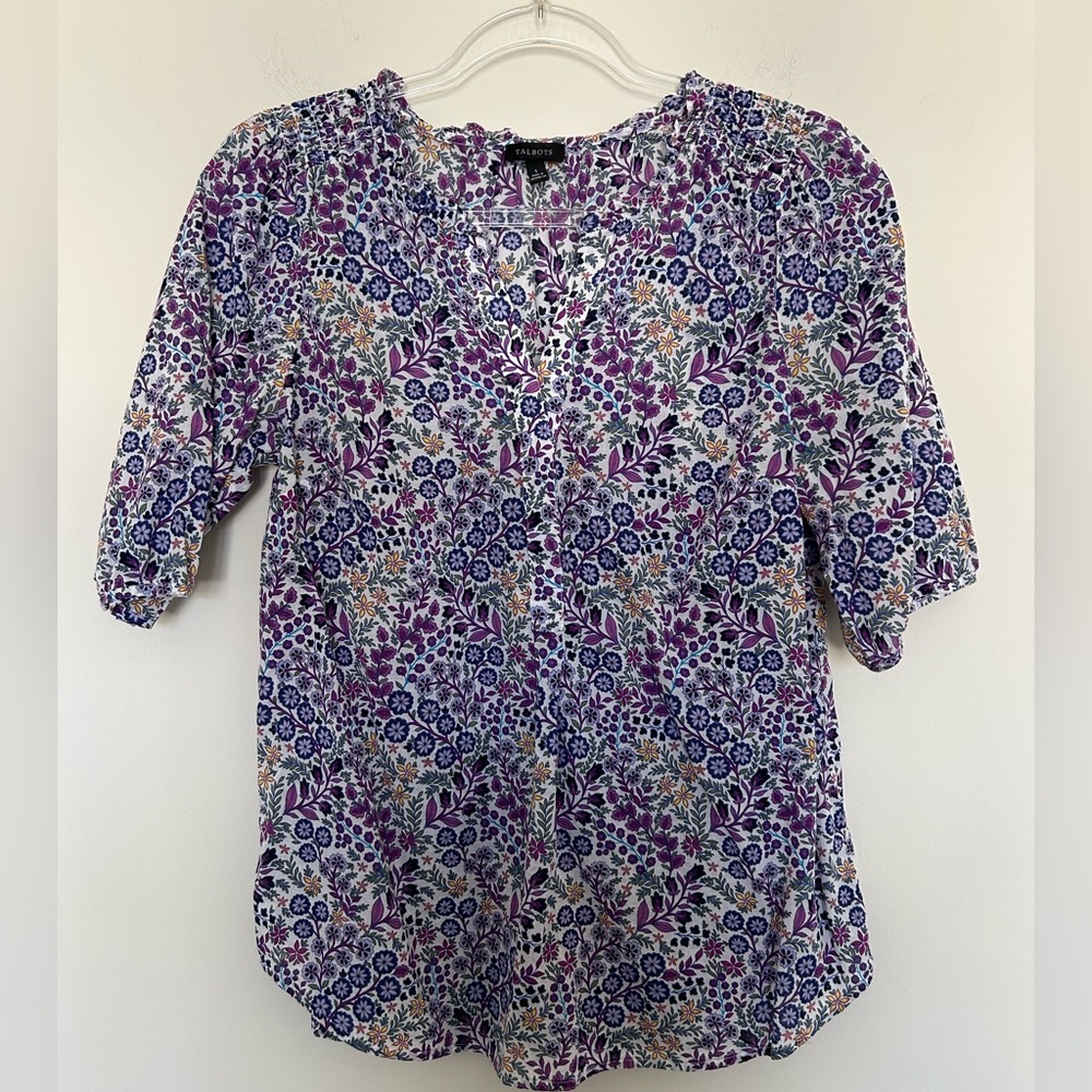 Talbots Half Sleeve V Neck Smocked Shoulder Purple Floral Blouse Top Size Small‎